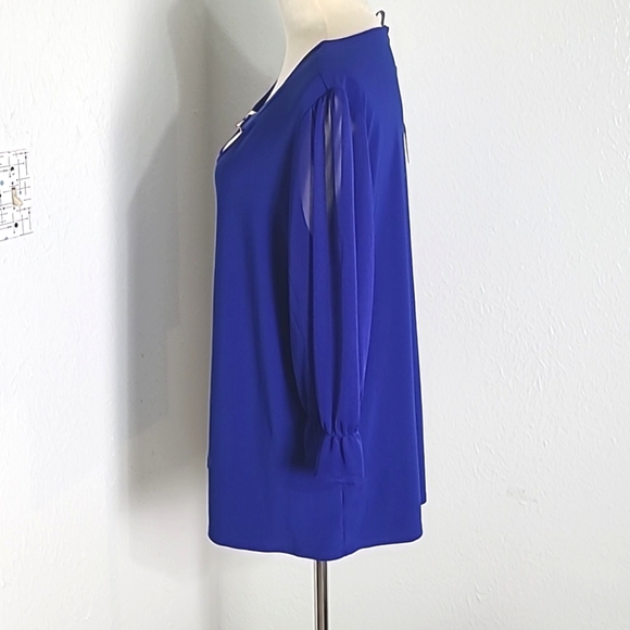 Zero 2 Eight Royal Blue Blouse with Cut-out @ Neckline  Gold Accent, Size 1X NWT - Picture 5 of 10